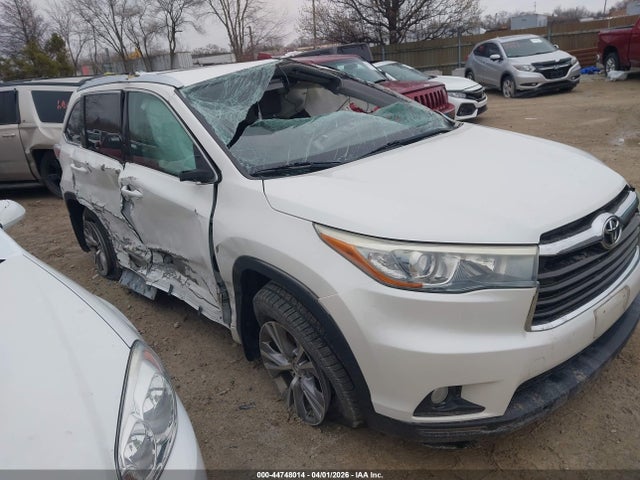 Salvage Toyota Highlander Image