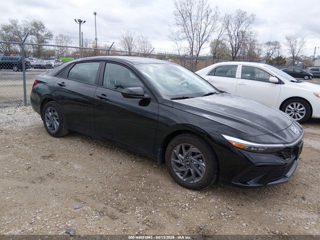Salvage Hyundai ELANTRA Image