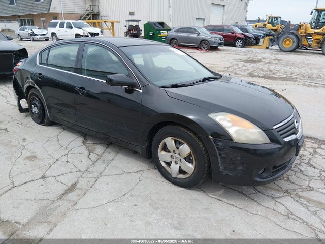 Salvage Nissan Altima Image