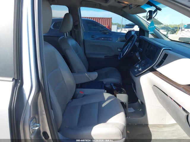 Toyota Sienna Xle Premium 8 Passenger
