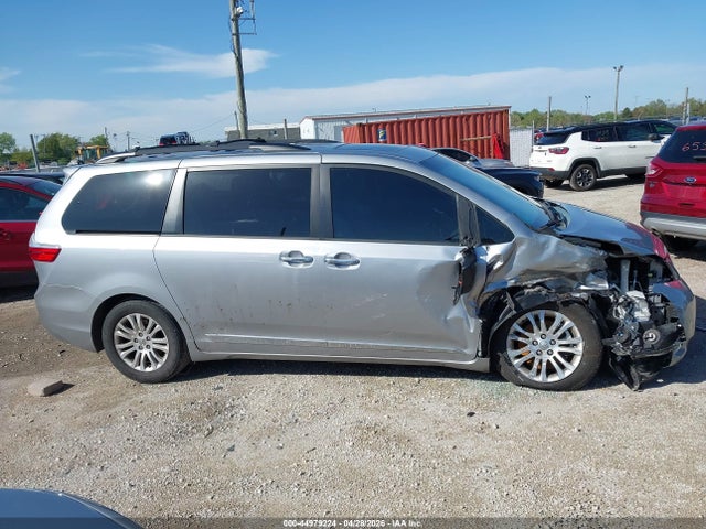 Toyota Sienna Xle Premium 8 Passenger