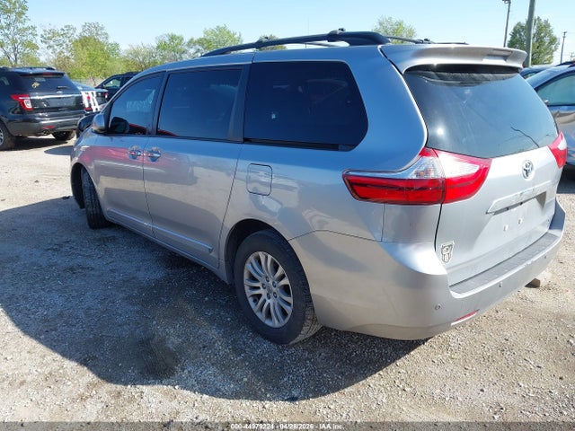 Toyota Sienna Xle Premium 8 Passenger