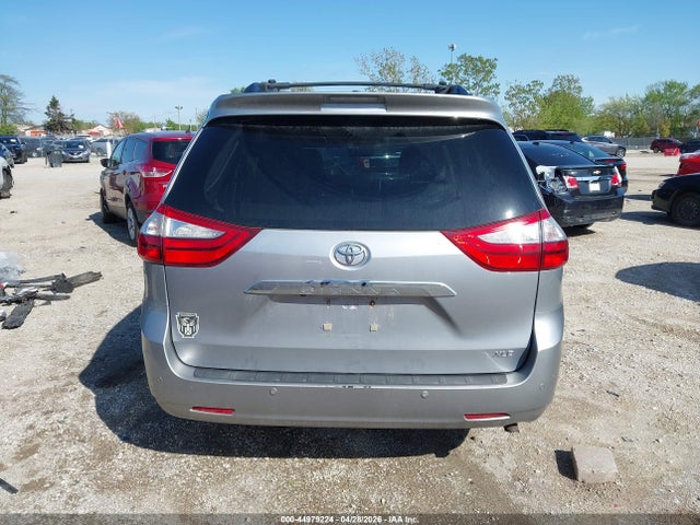 Toyota Sienna Xle Premium 8 Passenger