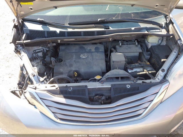 Toyota Sienna Xle Premium 8 Passenger