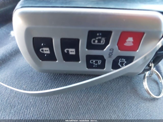 Toyota Sienna Xle Premium 8 Passenger
