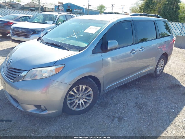 Toyota Sienna Xle Premium 8 Passenger