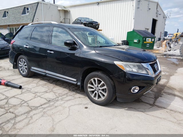 Salvage Nissan Pathfinder Image