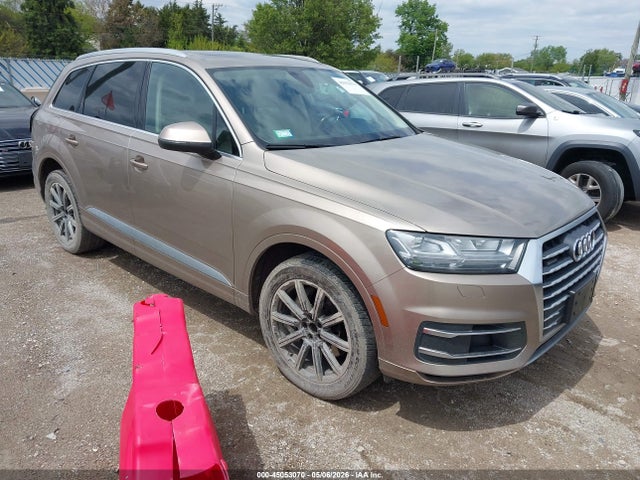 Salvage Audi Q7 Image