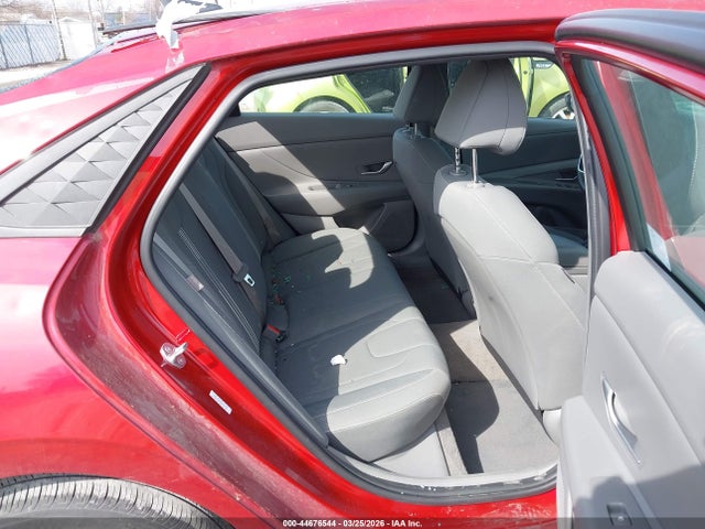 Hyundai ELANTRA Sel