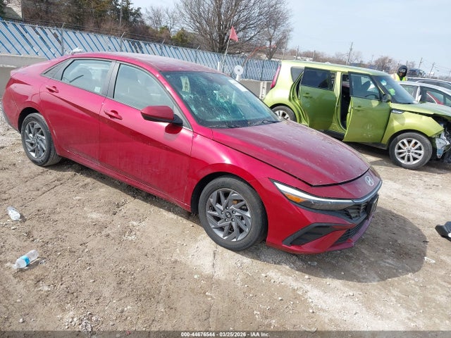 Salvage Hyundai ELANTRA Image