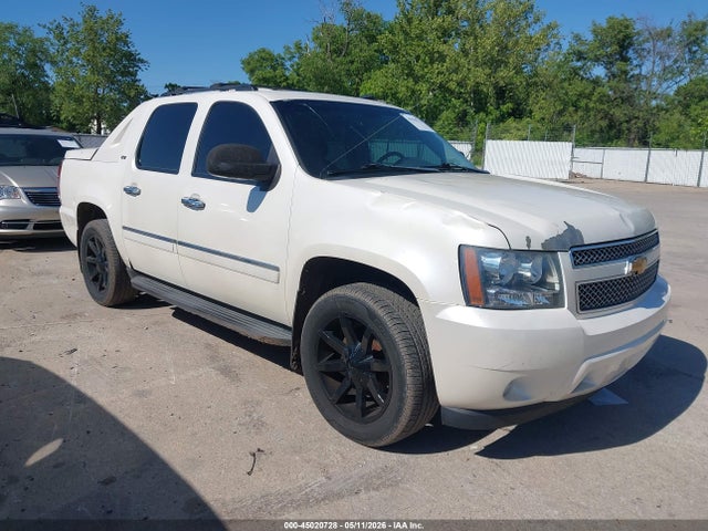 Salvage Chevrolet Avalanche 1500 Image