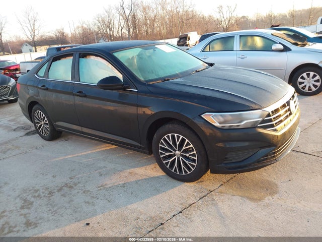 Salvage Volkswagen Jetta Image