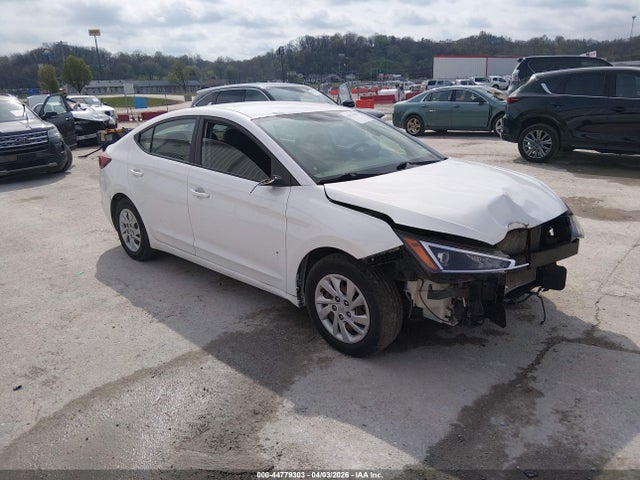 Salvage Hyundai ELANTRA Image