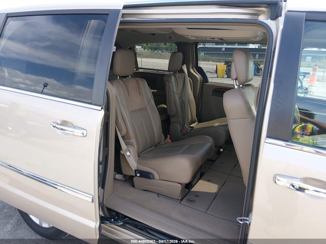 Chrysler Town & Country Limited Platinum