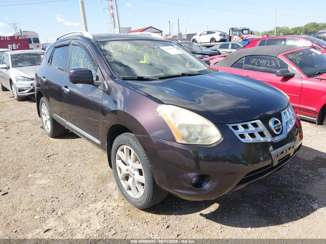Salvage Nissan Rogue Image