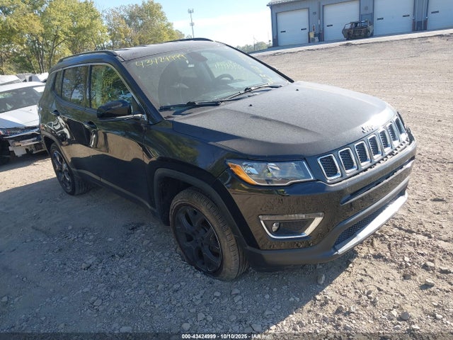 Salvage Jeep Compass Image