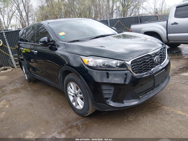 Salvage Kia Sorento Image