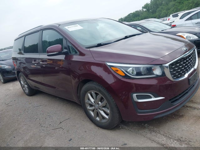 Salvage Kia Sedona Image