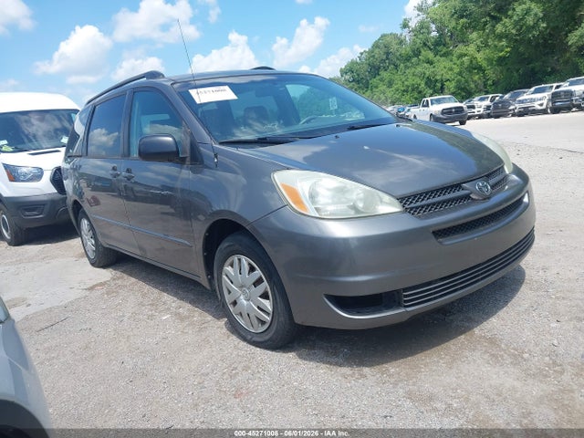 Salvage Toyota Sienna Image