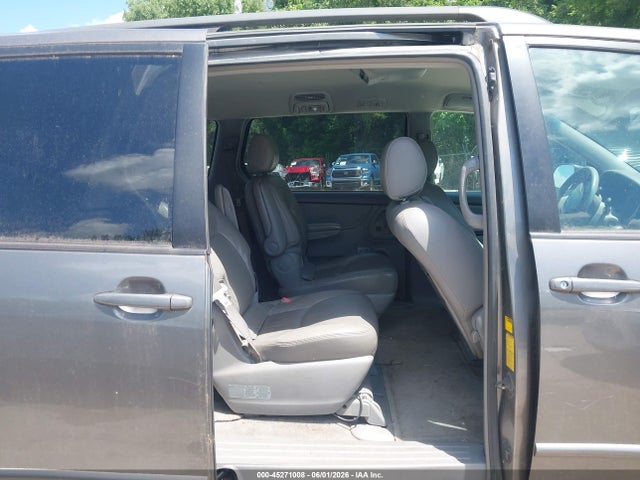 Toyota Sienna Le