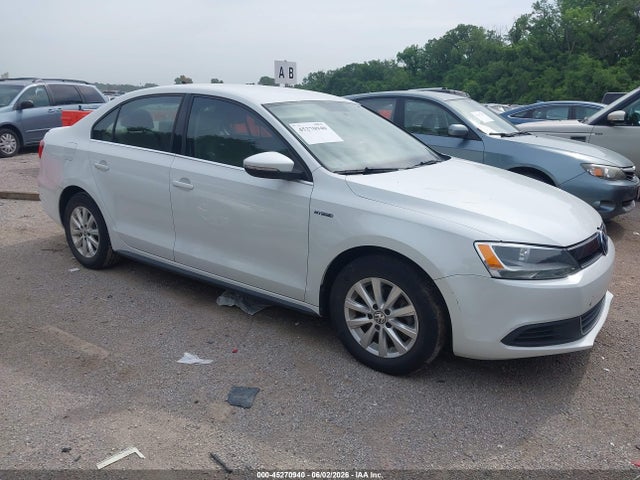 Salvage Volkswagen Jetta Image