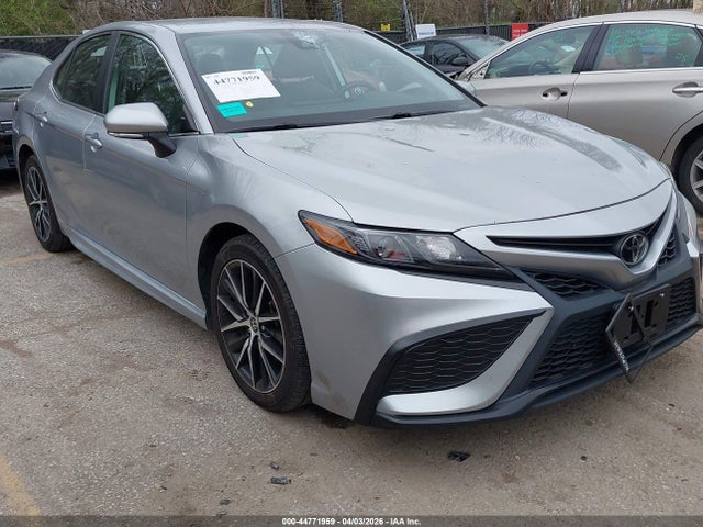Salvage Toyota Camry Image