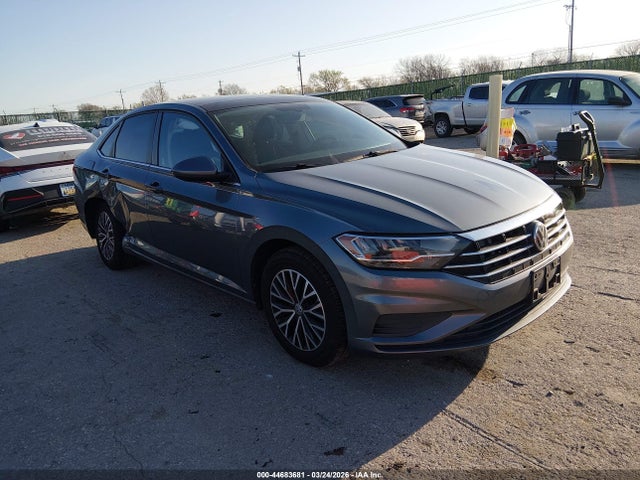 Salvage Volkswagen Jetta Image