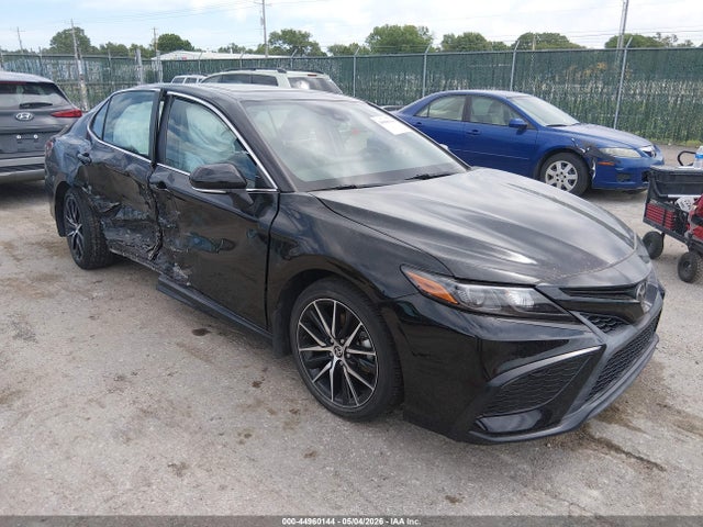 Salvage Toyota Camry Image