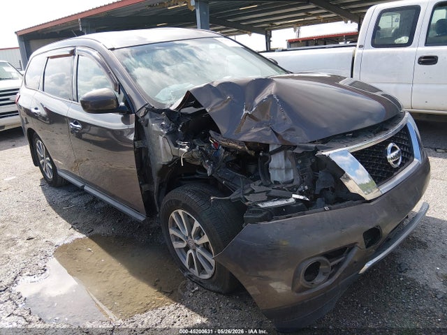 Salvage Nissan Pathfinder Image
