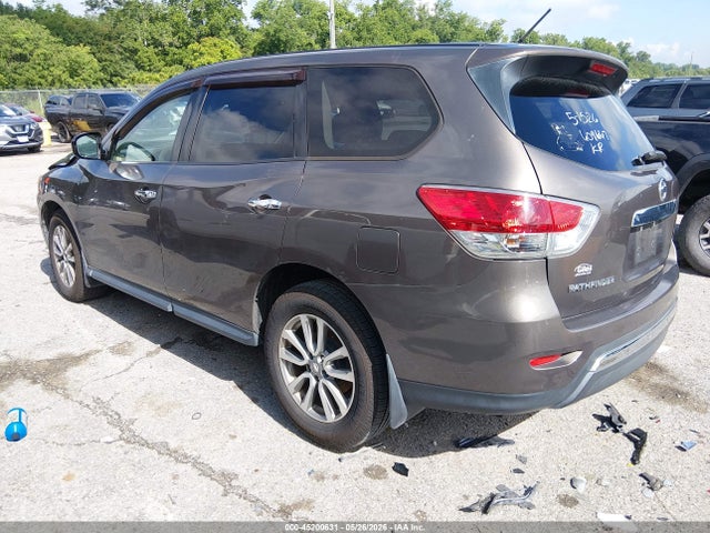 Nissan Pathfinder S