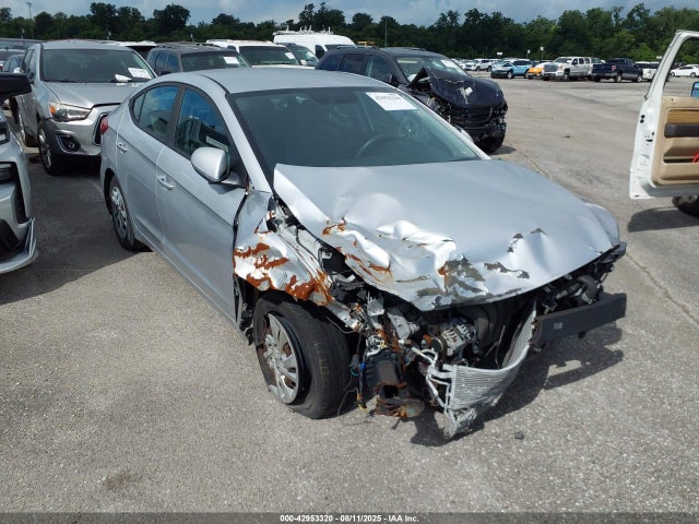 Salvage Hyundai ELANTRA Image