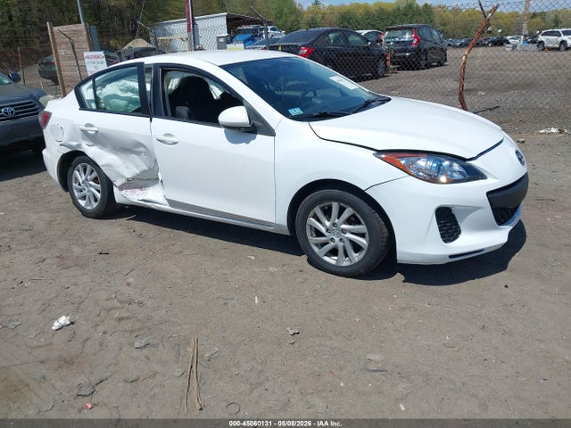 Salvage Mazda Mazda3 Image