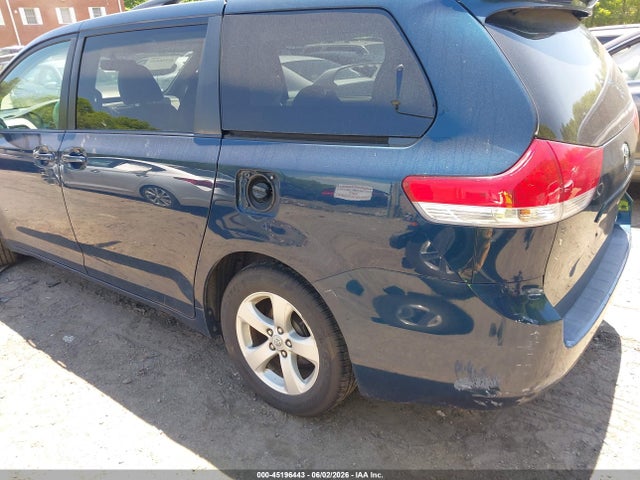 Toyota Sienna Le V6