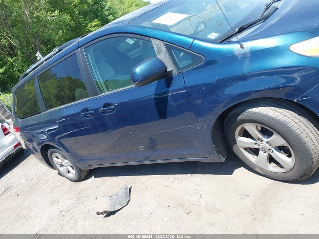 Toyota Sienna Le V6