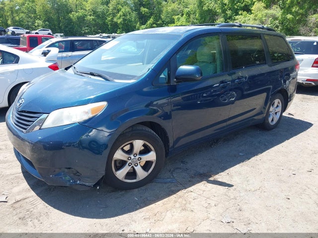 Toyota Sienna Le V6