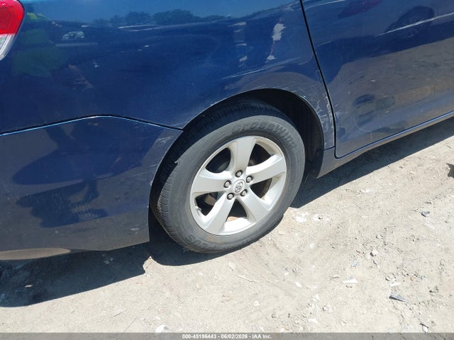 Toyota Sienna Le V6