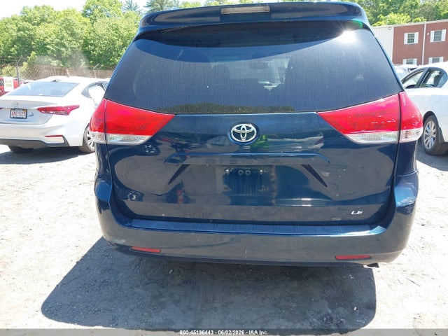 Toyota Sienna Le V6