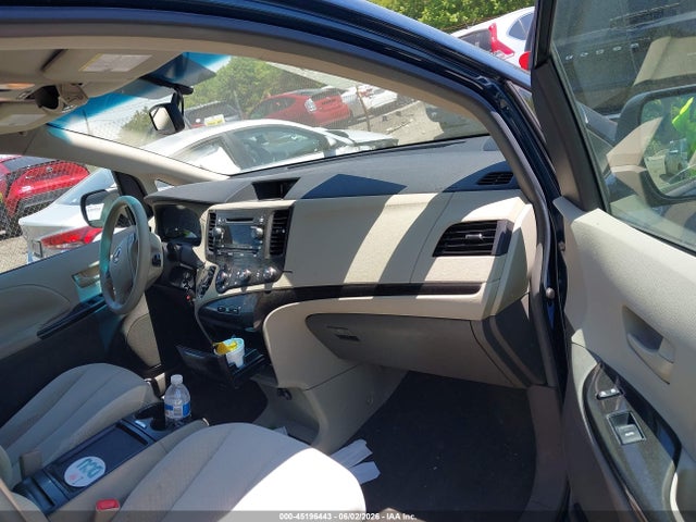 Toyota Sienna Le V6