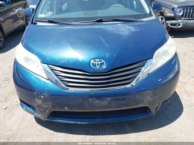 Toyota Sienna Le V6