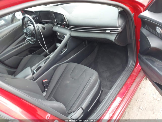 Hyundai ELANTRA Sel