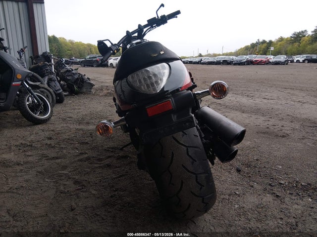 Suzuki Vzr1800