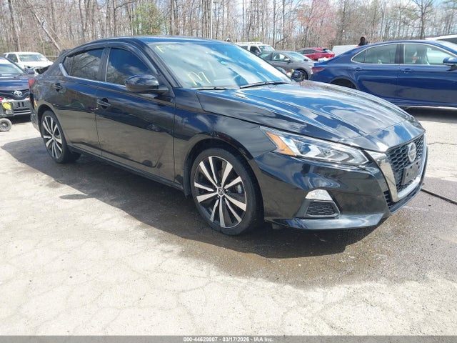 Salvage Nissan Altima Image