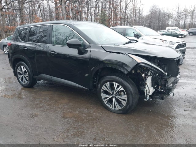 Salvage Nissan Rogue Image