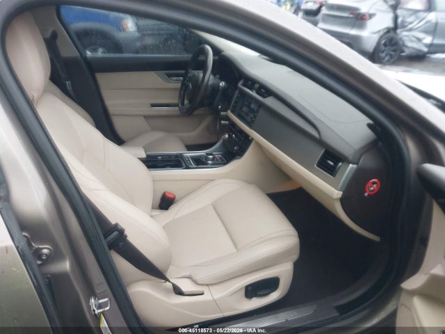 Jaguar XF 35t Premium