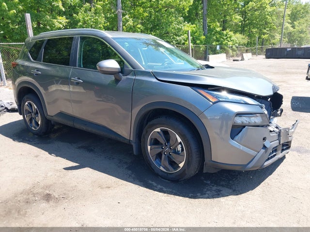Salvage Nissan Rogue Image