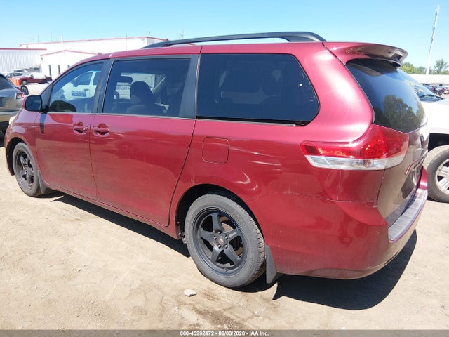 Toyota Sienna Le V6