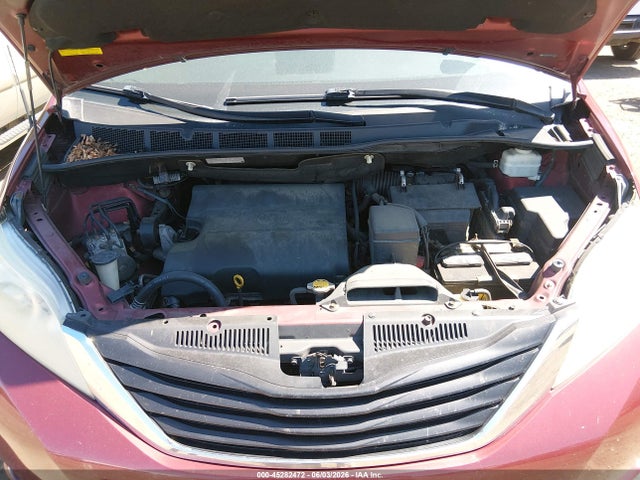 Toyota Sienna Le V6