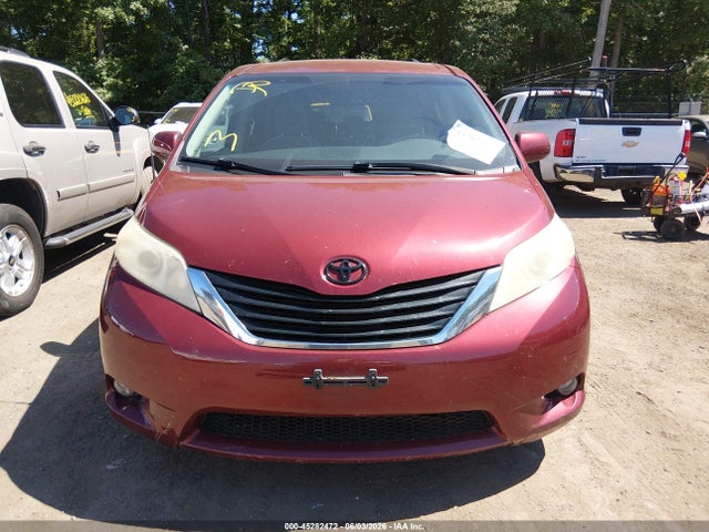 Toyota Sienna Le V6