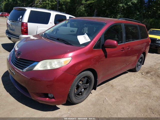 Toyota Sienna Le V6