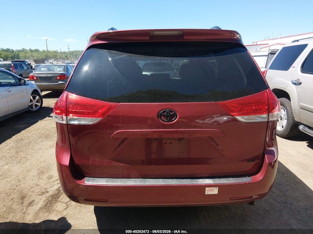 Toyota Sienna Le V6